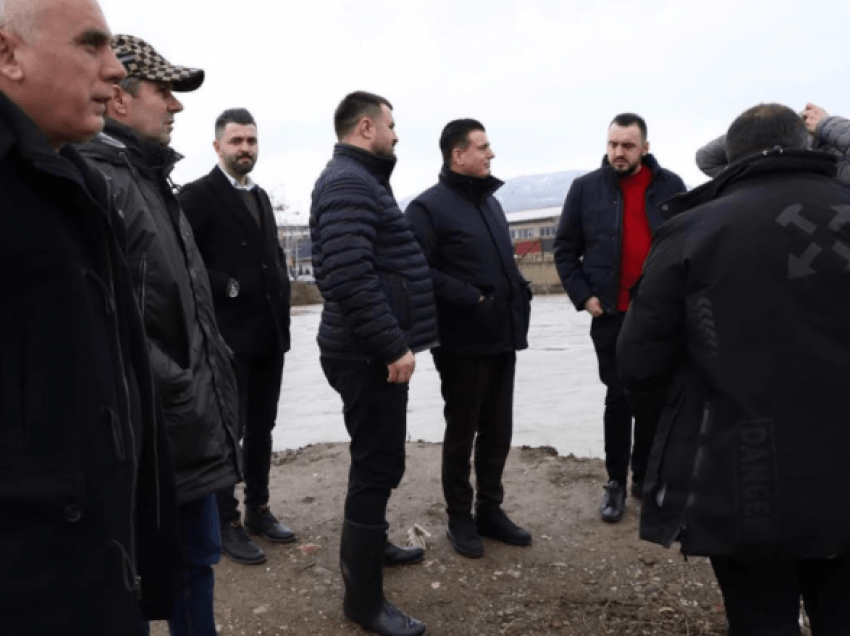 Drejtoria për Mbrojtje dhe Shpëtim në Mitrovicë ndihmon me pako ushqimore dhe higjienike familjet e prekura nga vërshimet