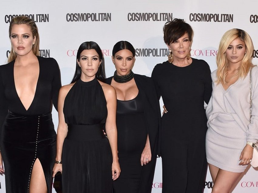 Familja Kardashian nuk kursehet për stafin/ Iu bëjnë dhurata me shifra marramendëse