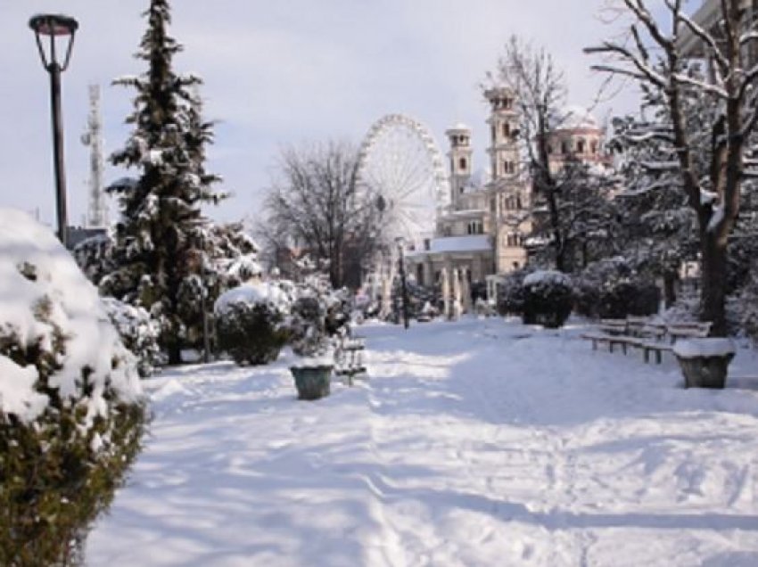 Korça shënon deri në -15 gradë, dyndje nga turistët në fundjavë për të shijuar borën