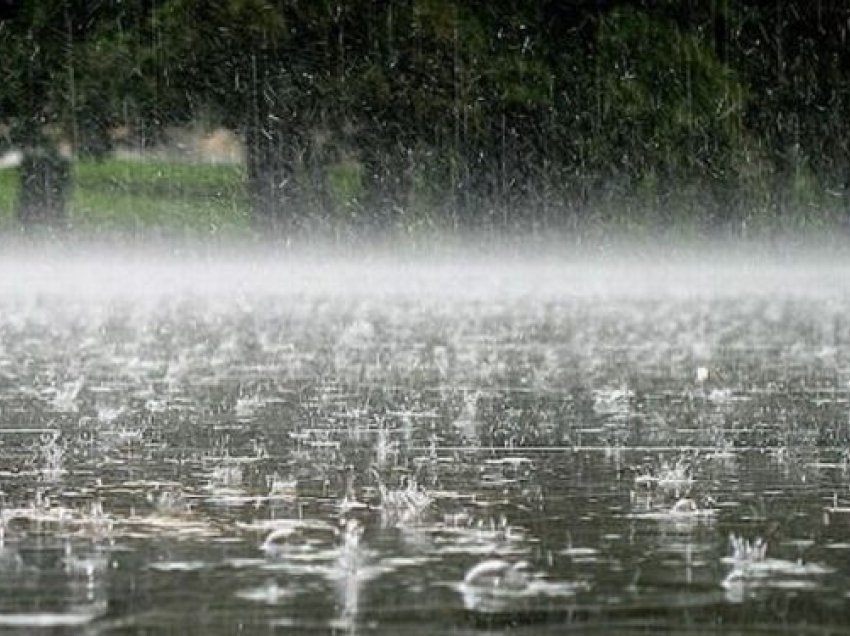 Reshjet intensive në fundjavë/ IGJEUM paralajmëron: Mund të ketë vërshime të shpejta të lumenjve