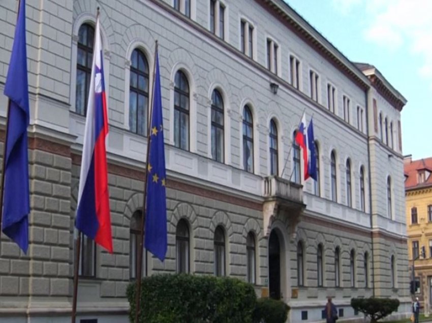 Sllovenia do t’i hapë qendrat e skijimit, shkollat dhe biznese të tjeraf
