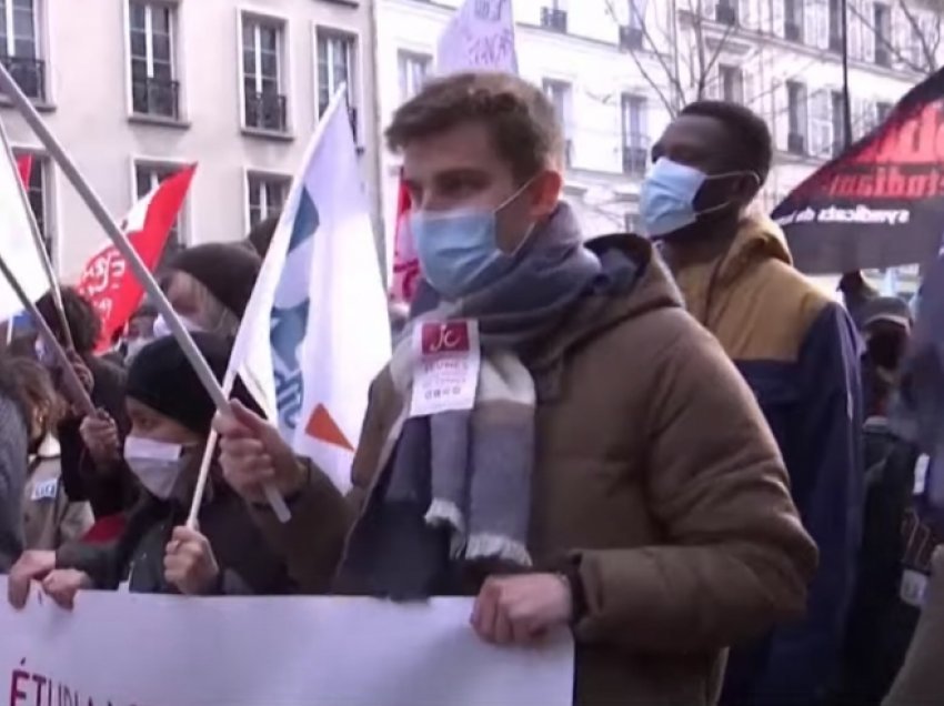 Studentët në Francë në protestë, kërkojnë rikthimin në auditorë 