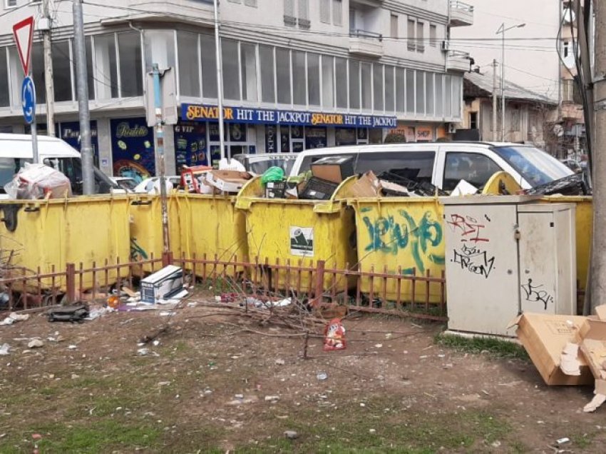 Digjen disa kontejnerë të mbeturinave në Shkup