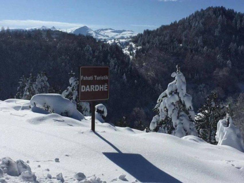 Rikthehen reshjet e borës në Korçë, zbardhen fshatrat turistikë të Dardhës dhe të Voskopojës