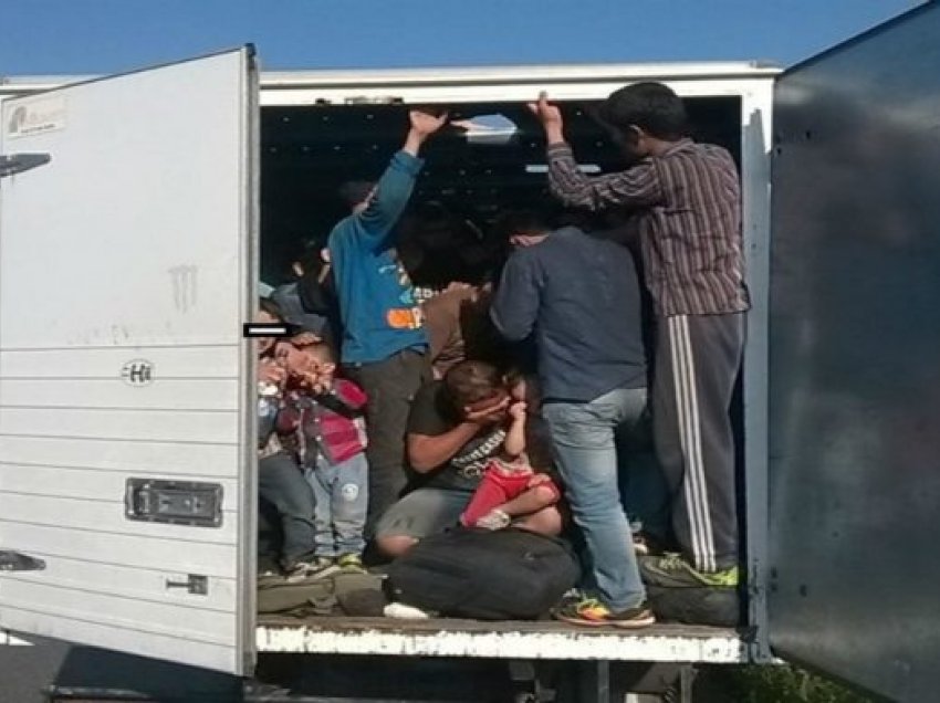 11 afganë hynë ilegalisht në Kosovë me kamionin që po barte veshmbathje 