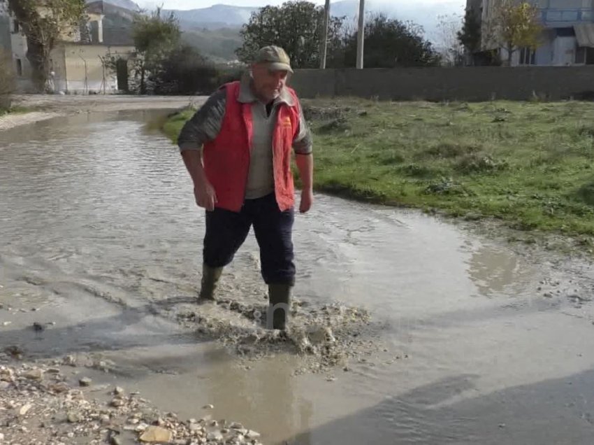 Lagjja në Gjirokastër prej vitesh në mëshirë të fatit, banorët: Vijnë vetëm për vota