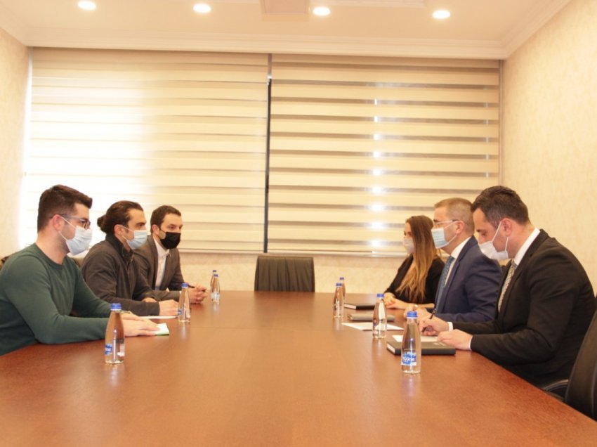 Guvernatori Mehmeti takoi përfaqësuesit e gastronomeve, folën për bashkëpunimin në tejkalimin e situatës së krijuar