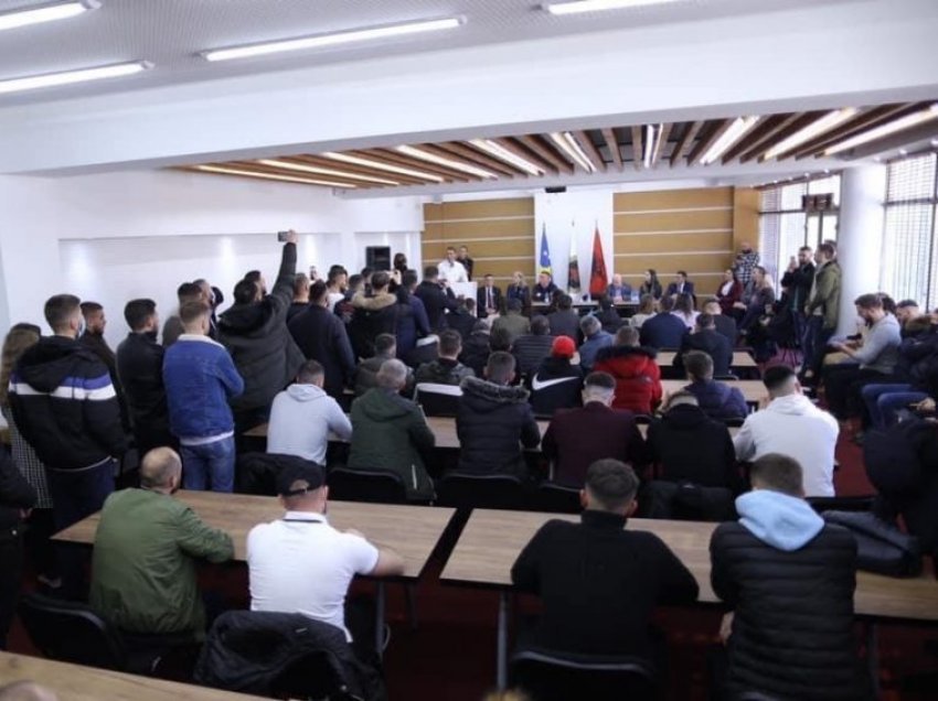 Daut Haradinaj në Gjakovë merr përkrahje nga të rinjtë