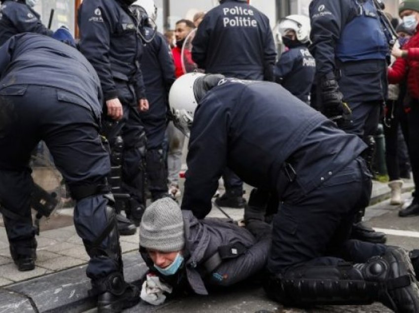 Kaos në Bruksel, arrestohen 300 protestues