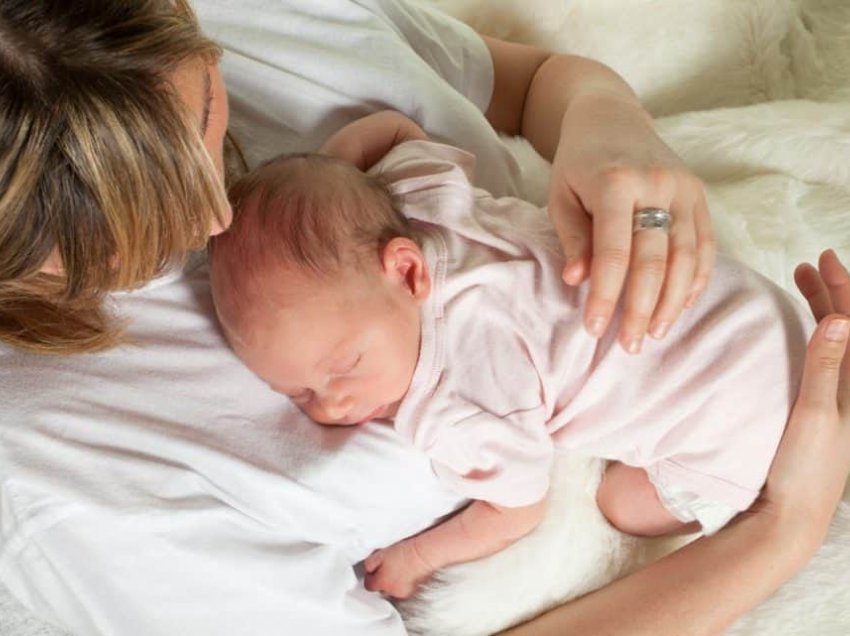 Qumështi i gjirit, një nga metodat që parandalon problemet me sistemin tretës te bebi juaj