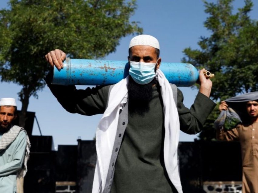 Afganët nën breshërinë e plumbave dhe pandemisë