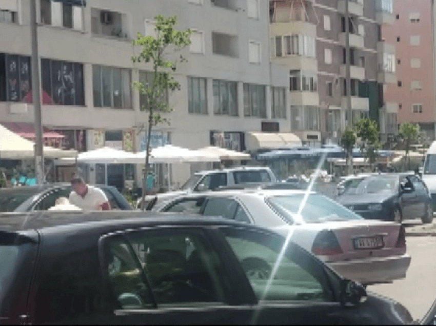 Durrës, trafik dhe aksidente/ Fluks në rritje edhe për shkak të pushuesve nga Kosova