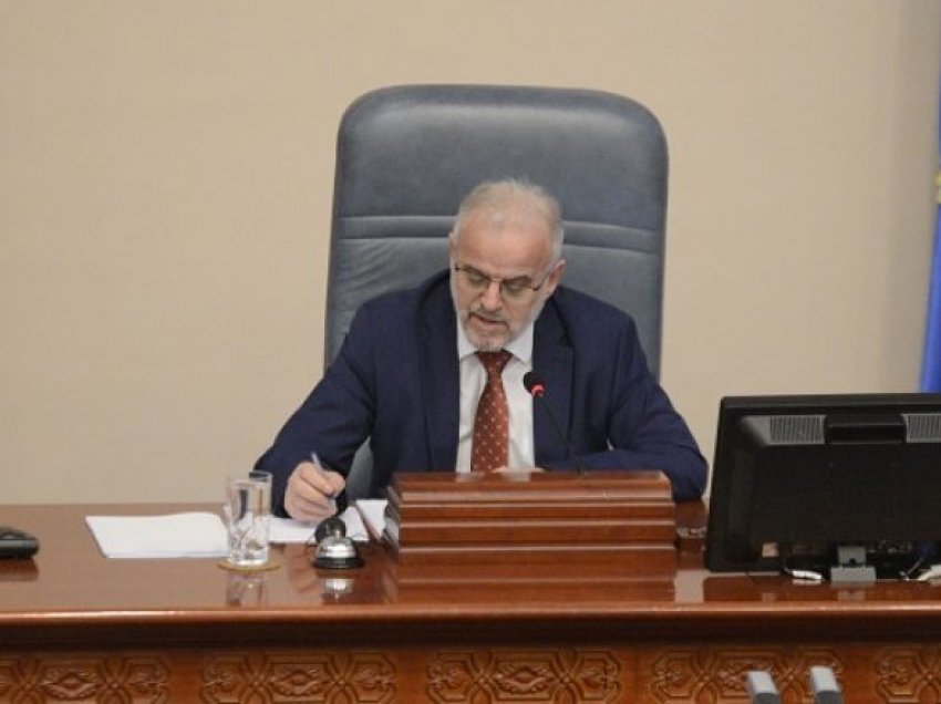 Dy deputetë dorëzojnë interpelancë ndaj kryetarit të Kuvendit, Talat Xhaferi