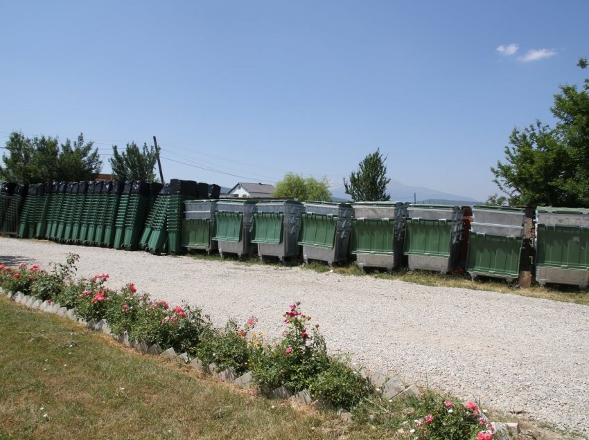 Komuna e Vitisë përfiton 3007 kontejnerë për menaxhimin e mbeturinave