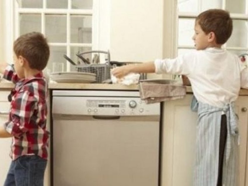 A duhet angazhuar fëmijët në punët e shtëpisë?