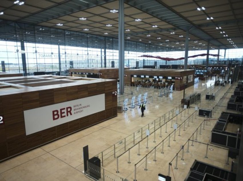 Covid-19 ”than” aeroportin e ri të Berlinit