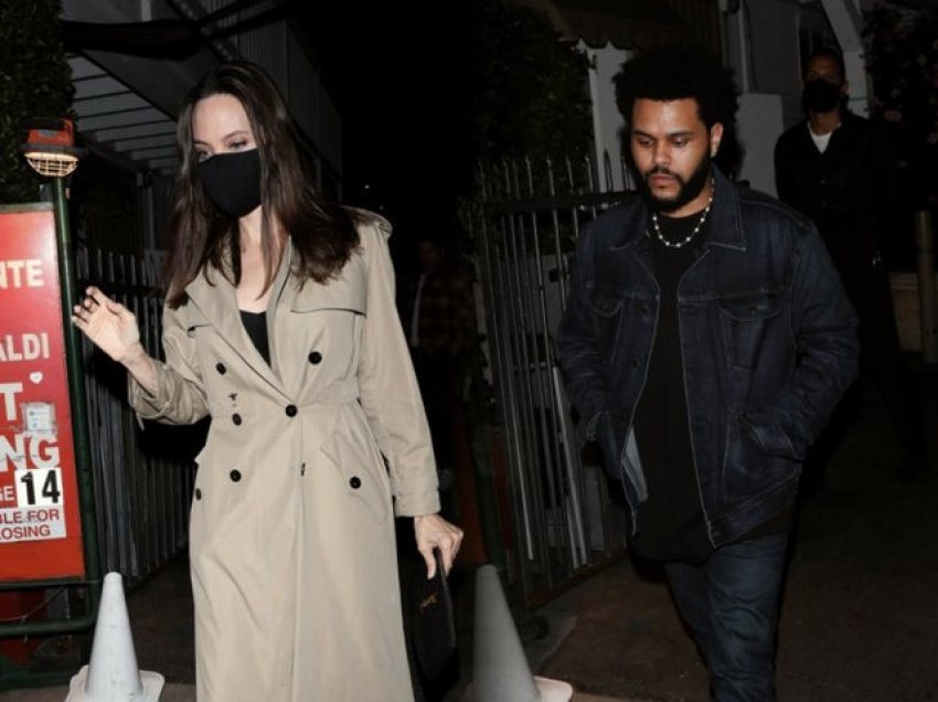 The Weeknd takohet me Angelina-n dhe fëmijët e saj në një festë private