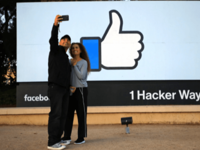 Facebook ka në plan të paguajë krijuesit për të përdorur produktet e tij