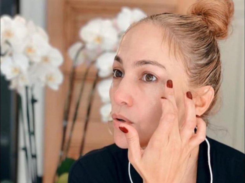 Jennifer Lopez tregon fytyrën e përsosur