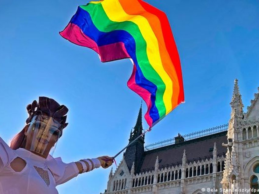 LGBTQ: BE fillon procedurat ligjore kundër Hungarisë dhe Polonisë