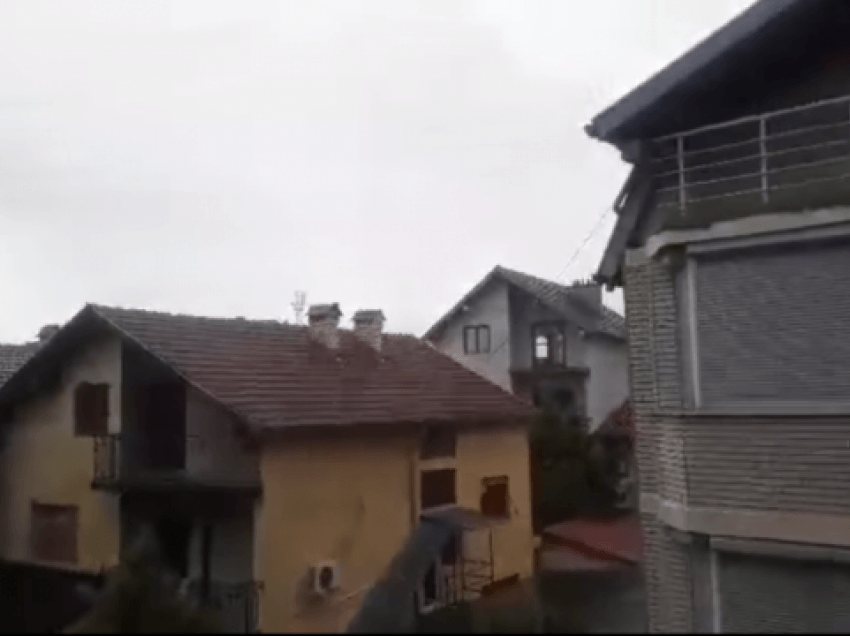 Dalin pamjet: Goditje e fuqishme e rrufesë në Prizren