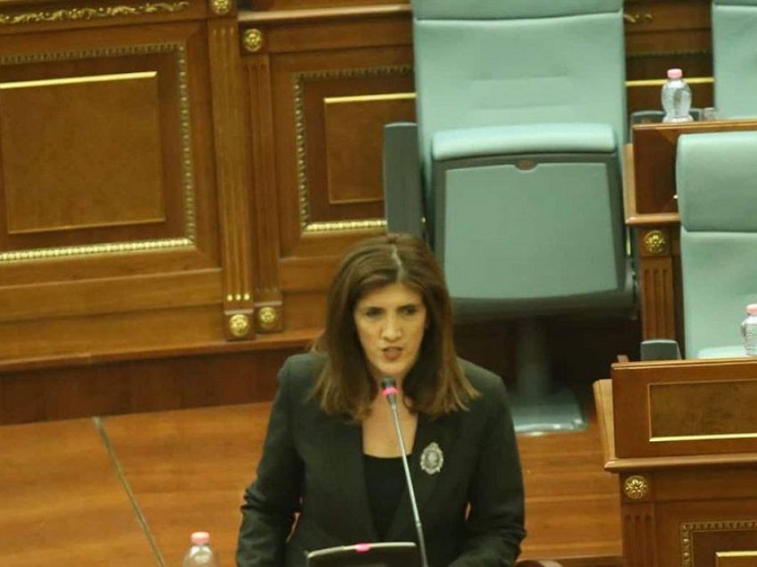 Ganimete Musliu shpjegon deklaratën e saj në Kuvend drejtuar VV-së