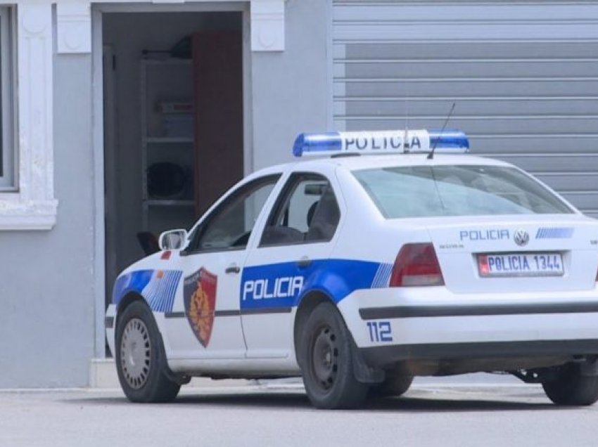 Kapet një sasi droge në Durrës, një nga të arrestuarit godet makinën e operacionales dhe tenton të nxjerrë armën