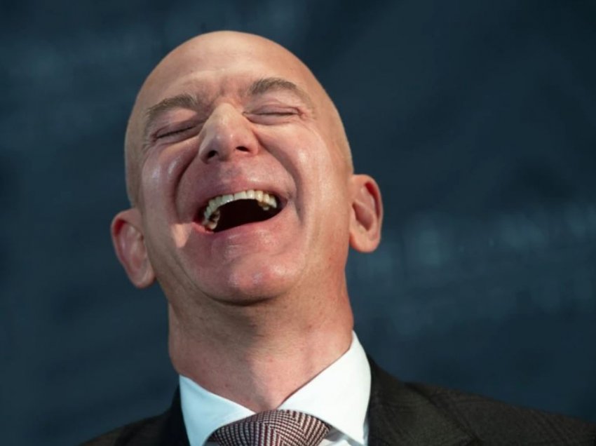 Jeff Bezos dhe tre shoqërues udhëtojnë në hapësirë