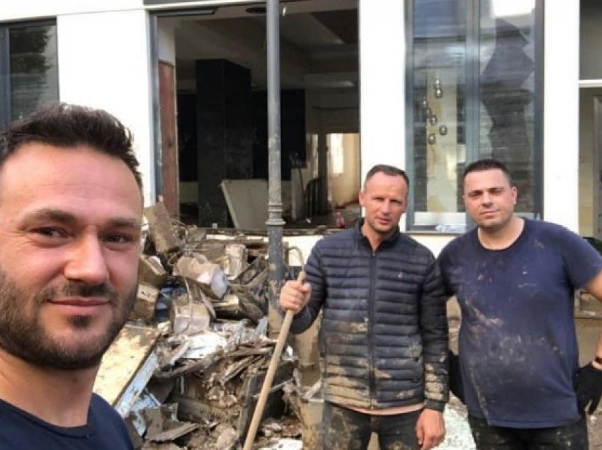Balla publikon fotot e shqiptarëve që po ndihmojnë për pastrimin e qytetit Bad Neunar