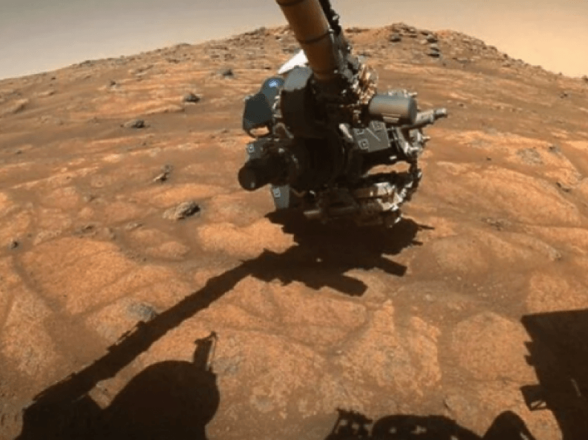 Po përgatitet të shpojë gurë në Mars Rover Perseverance