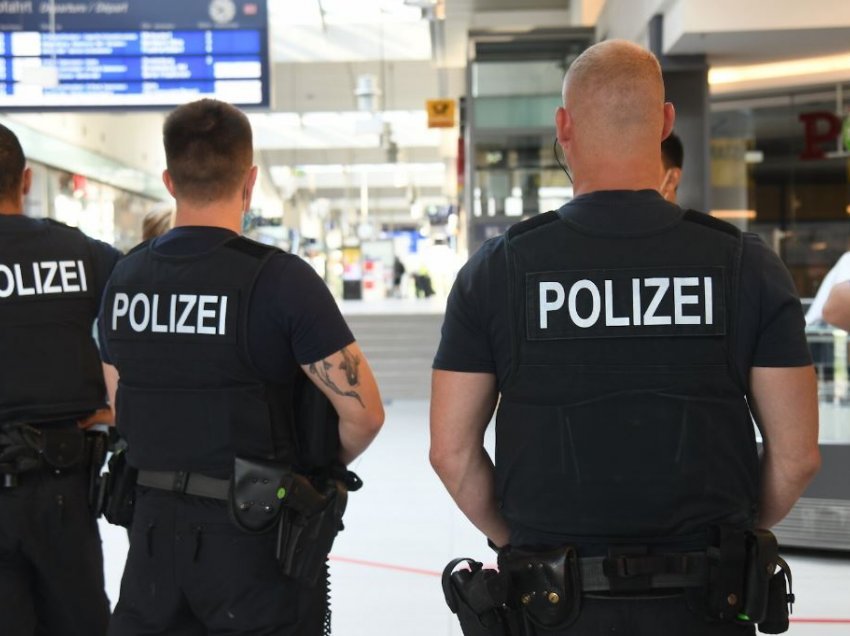 Revoltë në aeroportin e Hamburgut, 16 makina policie për të qetësuar shqiptarët