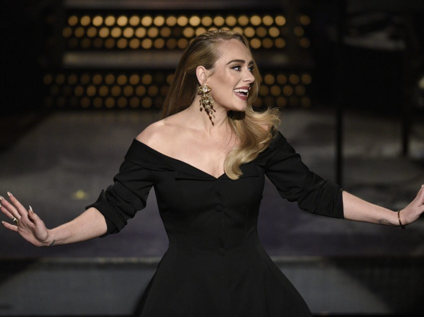 Adele konfirmon lidhjen me partnerin e ri me një takim romantik