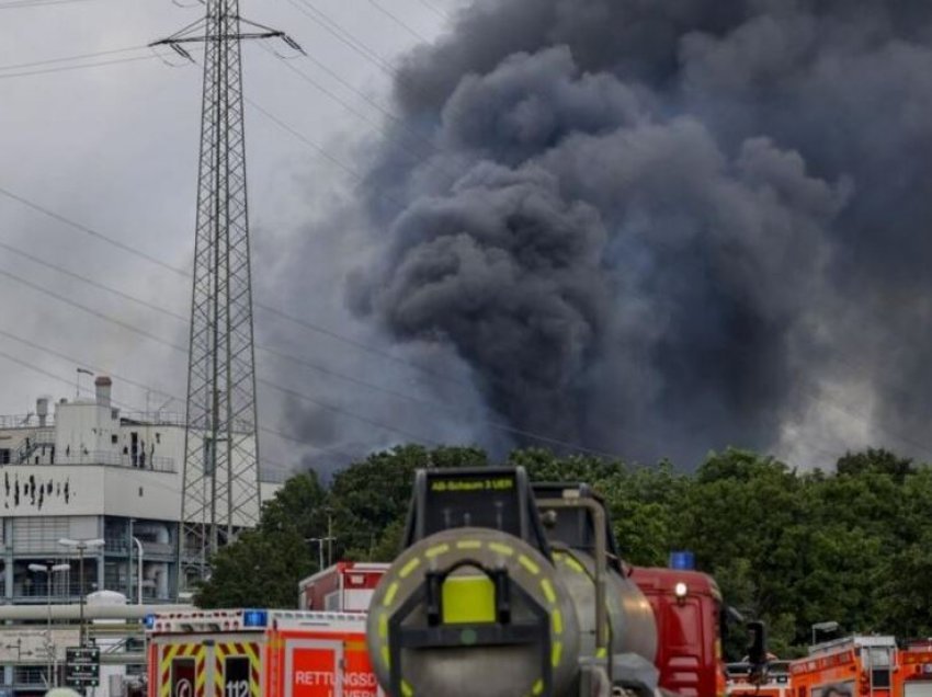Pesë të zhdukur pas një shpërthimi në një kompleks të industrisë kimike në Gjermani