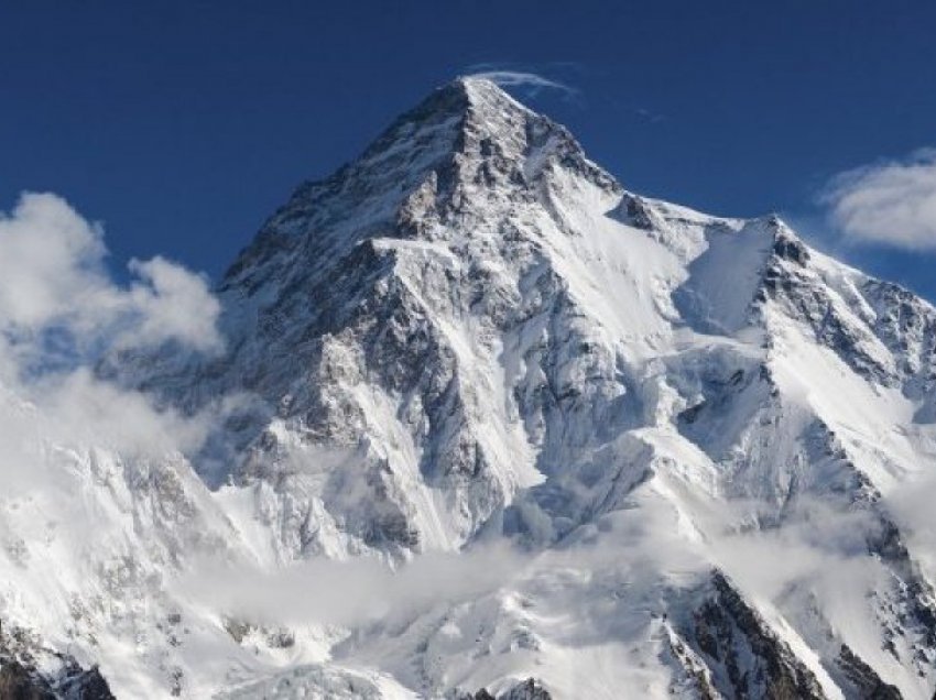 Alpinisti 19-vjeçar bëhet më i riu që e “pushton” majën e dytë më të lartë në botë