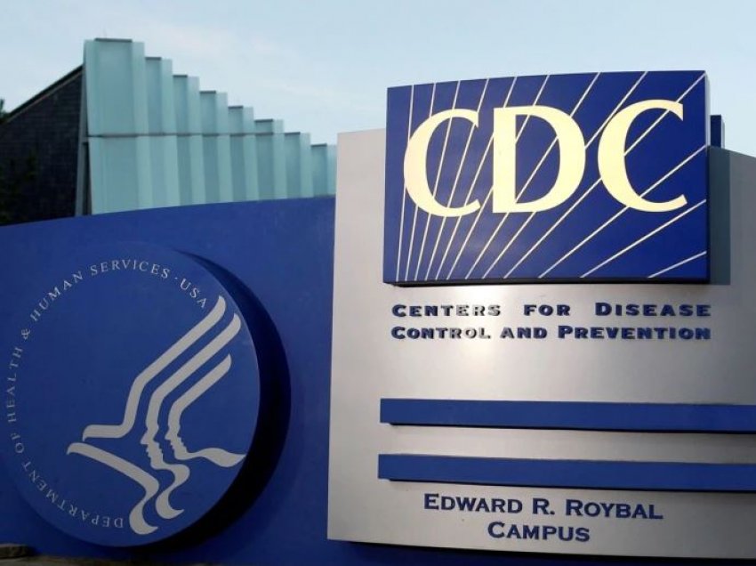 CDC rekomandon mbajtjen e maskës edhe për ata që kanë bërë vaksinën