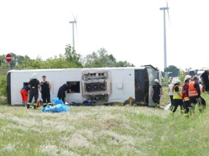 Autobusi me targa të Serbisë rrokulliset në Gjermani, 19 të lënduar