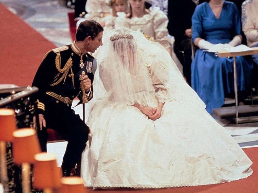 Fustani i nusërisë i Princeshës Diana ekspozohet në Pallatin Kensington