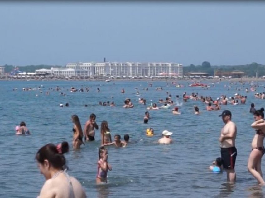 Velipoja hap sezonin turistik, kryebashkiakia Ademi: Nuk ka ndërtime pa leje, jo më fadroma në plazh!