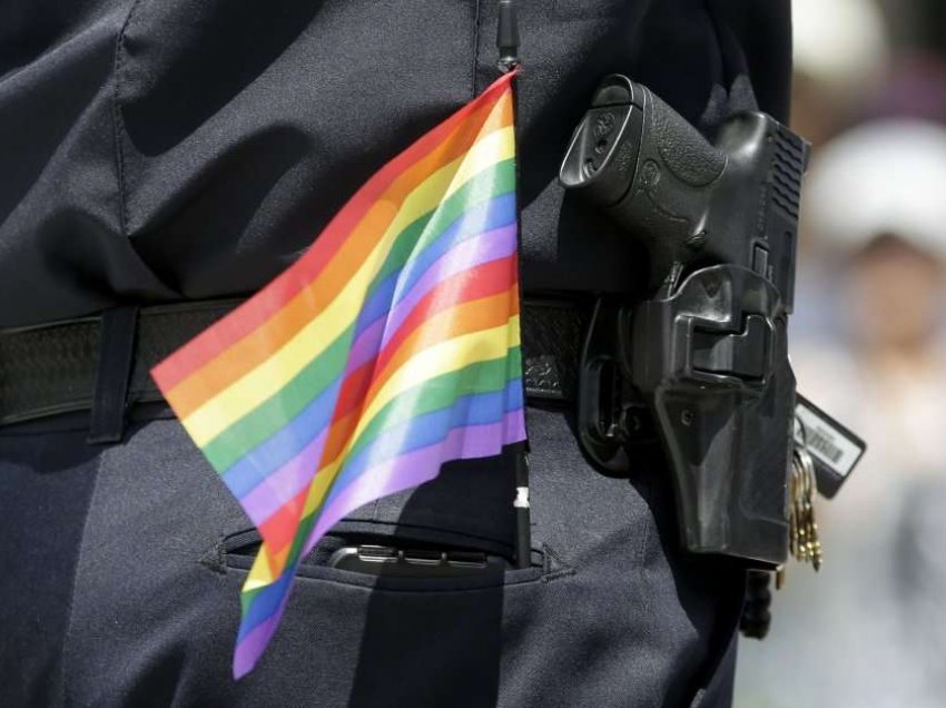 Pentagoni s’do të lejojë flamuj të komunitetit LGBTQ në bazat ushtarake