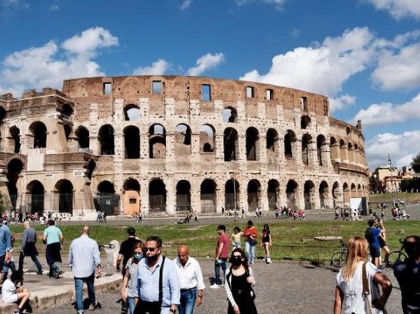 Rikthehen turistët e parë në Romë