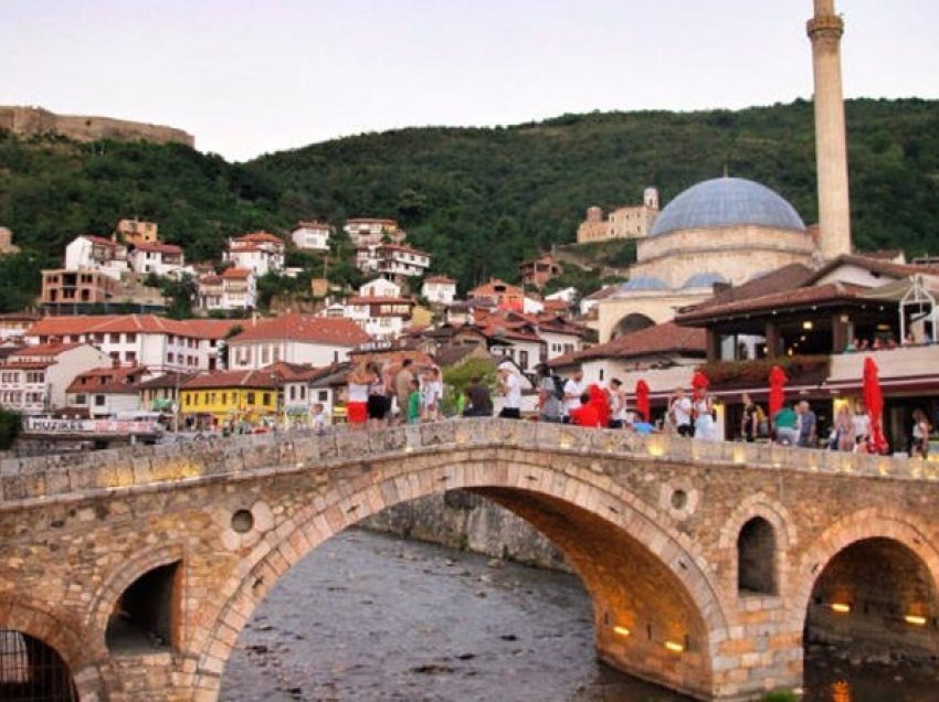 Prizren, nëna denoncon një burrë në polici, “Ma ka marrë çikën e po bashkëjetojnë në një vend turistik”