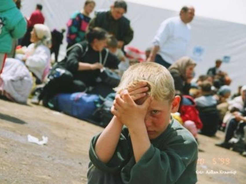 Pamje të rralla nga dëbimi i shqiptarëve nga Kosova në pranverën e vitit 1999