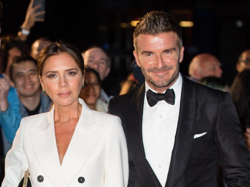 Victoria Beckham kthehet prapa në tribuna futbolli