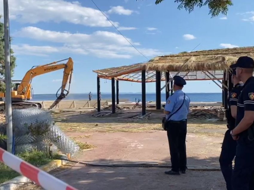 Shembja e ndërtimeve pa leje në bregdet, IKMT “zbarkon” në plazhin e Shëngjinit