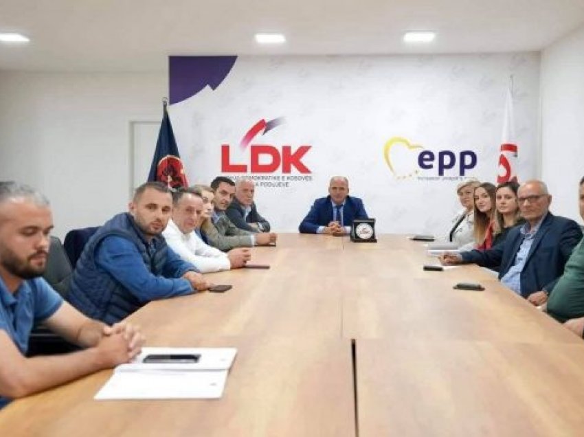 Kandidati për kryetar të Podujevës mbledh anëtarët e kryesisë së LDK-së, të njëjtit dje refuzuan Agim Veliun