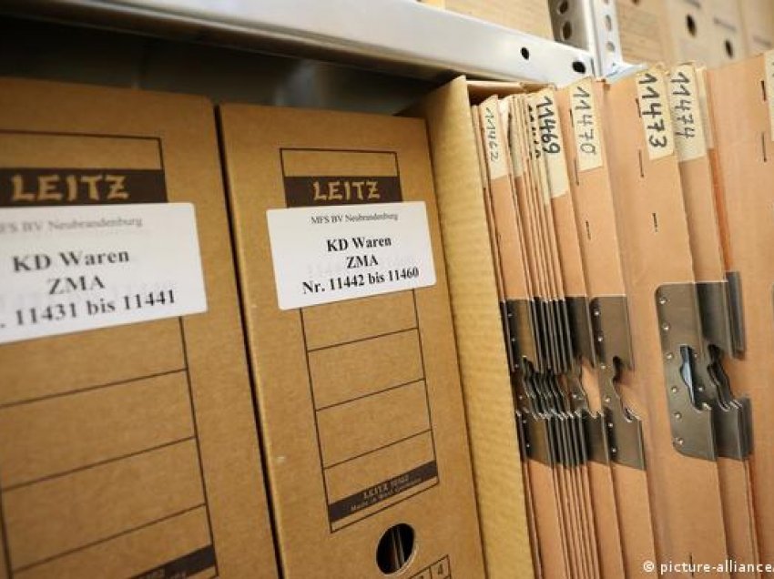 Dosjet e Stasi-t: Kapitulli nuk mbyllet, por institucioni i kalon Arkivit Federal