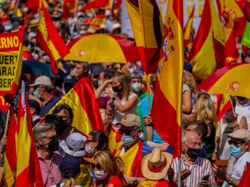 Spanja fal liderët katalanas për përpjekjet e dështuara për pavarësi