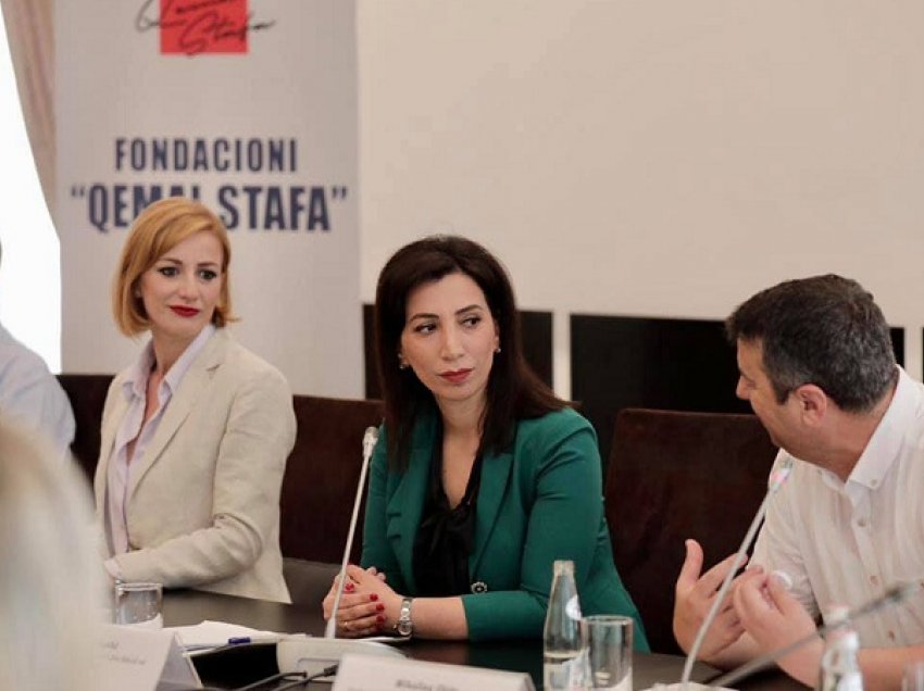 Ministrja Kushi ftesë të rinjve: Së bashku të japim kontribut për Shqipërinë