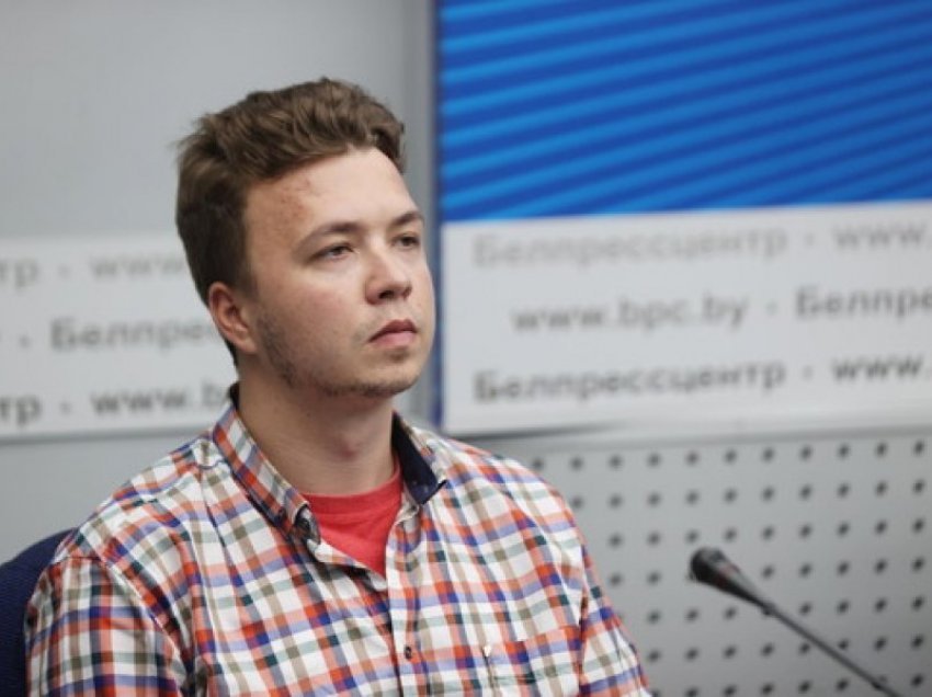 Pasi u shfaq i përlotur në intervistë, ja çfarë ka ndodhur me gazetarin bjellorus Protasevich
