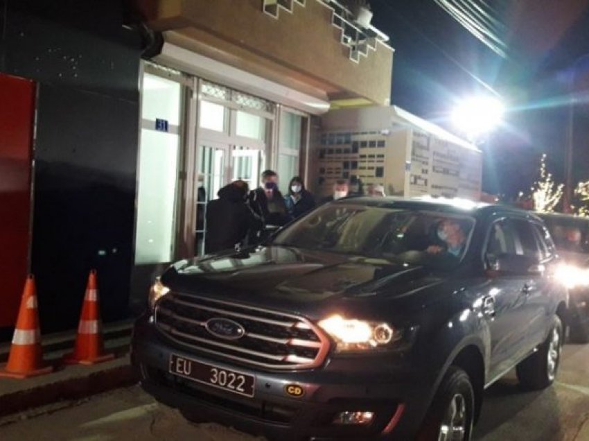 Analistët vlerësojnë se Lajçak erdhi në Prishtinë pas deklaratave të Kurtit për dialogun 